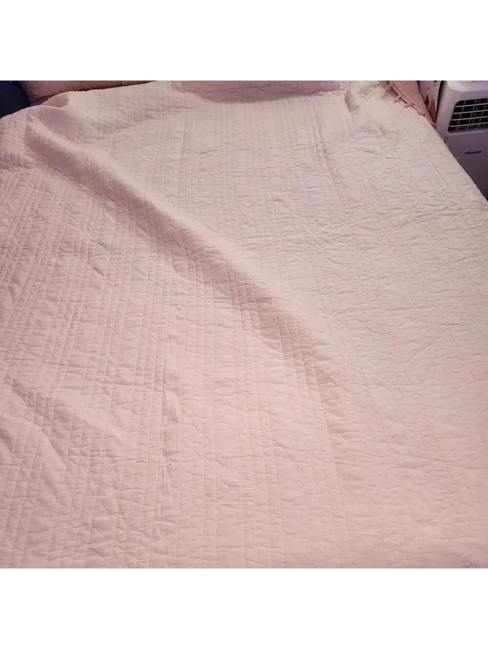 August & Leo Home Quilt Lightweight Bedding Blanket Pink Tassel Trim 108x90 King
